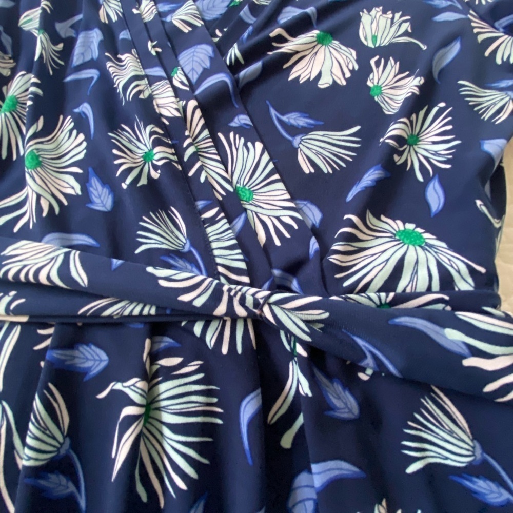 Liz Claiborne Faux Wrap Dress Blue and White Floral Knee Length V Neck Size M - Picture 9 of 12